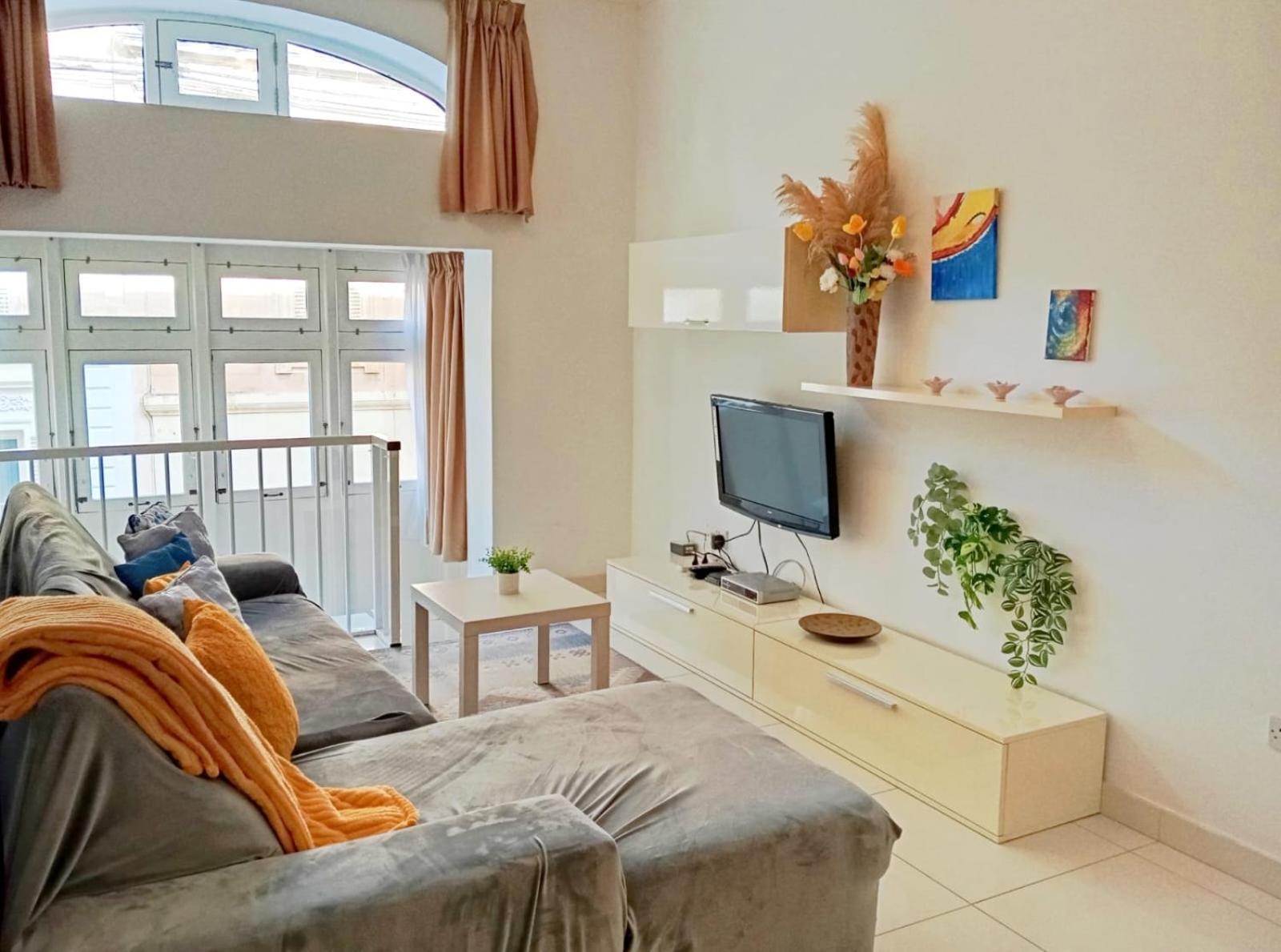 Modern Apartment In The Heart Of Sliema Steps From The Seafront Exterior foto